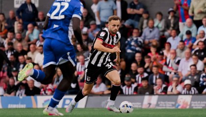 黑马褪色！格林斯比回到英乙后主场0-1输球